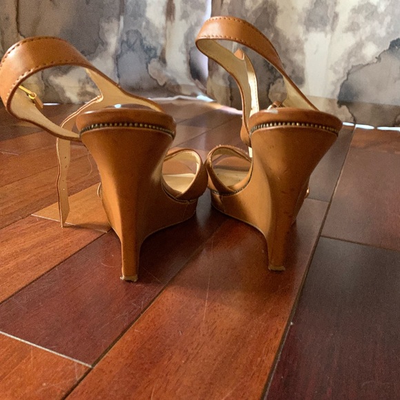 Guess tan/leather wedgeheel sandal zipper detail 9 - Picture 2 of 6